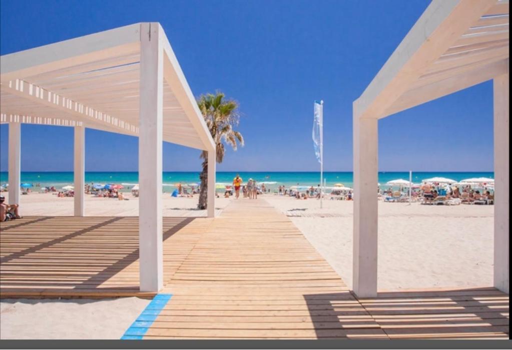 Amplio Apartamento Con Vistas Al Mar, Parking Y Wifi Alicante Eksteriør bilde